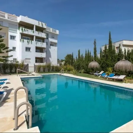 Apartment Stylish Spacious Apt, Comfy Pool Prime Location